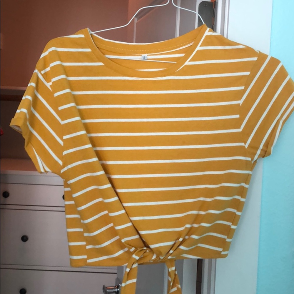 Super cute tie front crop top